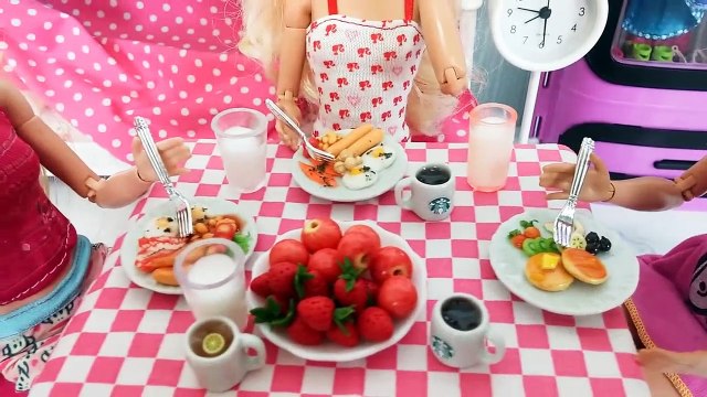 Barbie & Her Friends Morning routine Bunk Bed Bedroom باربي الصباح الروتينBarbie Rotina matinal | Karla D.