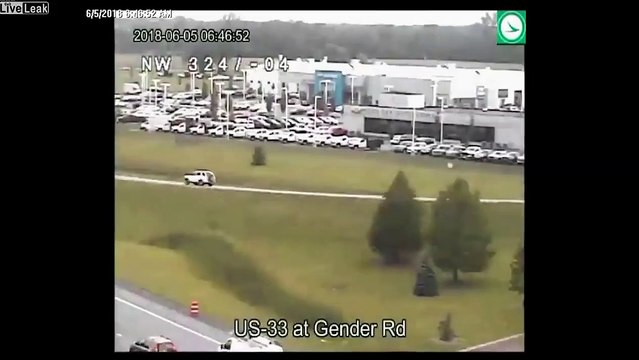 Un automobiliste décide de faire marche arrière sur l'autoroute pour éviter les bouchons