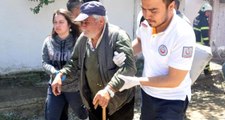 Evi Yanan Yaşlı Adam, İtfaiye Ekiplerinin Çalışmalarını Gözyaşları İçerisinde İzledi