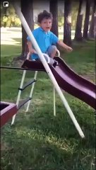 Ce gamin crise à cause d'une grenouille mais attendez la fin