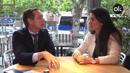 Carlos Cuesta entrevista a Rocío Monasterio.