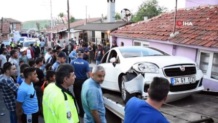 Eşine kurşun yağdıran şahsa operasyon düzenleyen polislere otomobil çarptı