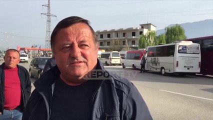 Report TV - 'Transporti' në Gjirokastër në protestë: Do futemi në grevë! Liçenca klienteliste