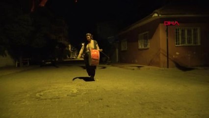 Aydın Davulcu Teyze, 8 Yıldır Mahalleliyi Sahura Uyanıyor