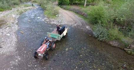 Ödüllü Piyanist, Çorum'da Traktör Römorkunda Konser Verdi