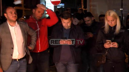 Report TV -Banorët e Unazës ndezin zjarre  tek Policia e Tiranës