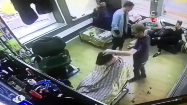 Önce tıraş oldu sonra kendisini tıraş edenin telefonunu çaldı