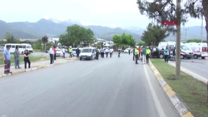 Denizli Öğrenci Servisiyle Cip Çarpıştı 12 Yaralı