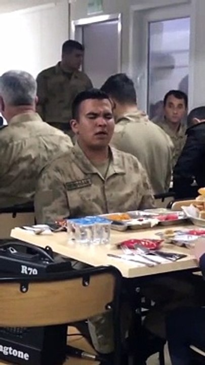 Mehmetçik iftar öncesi Kur’an okudu