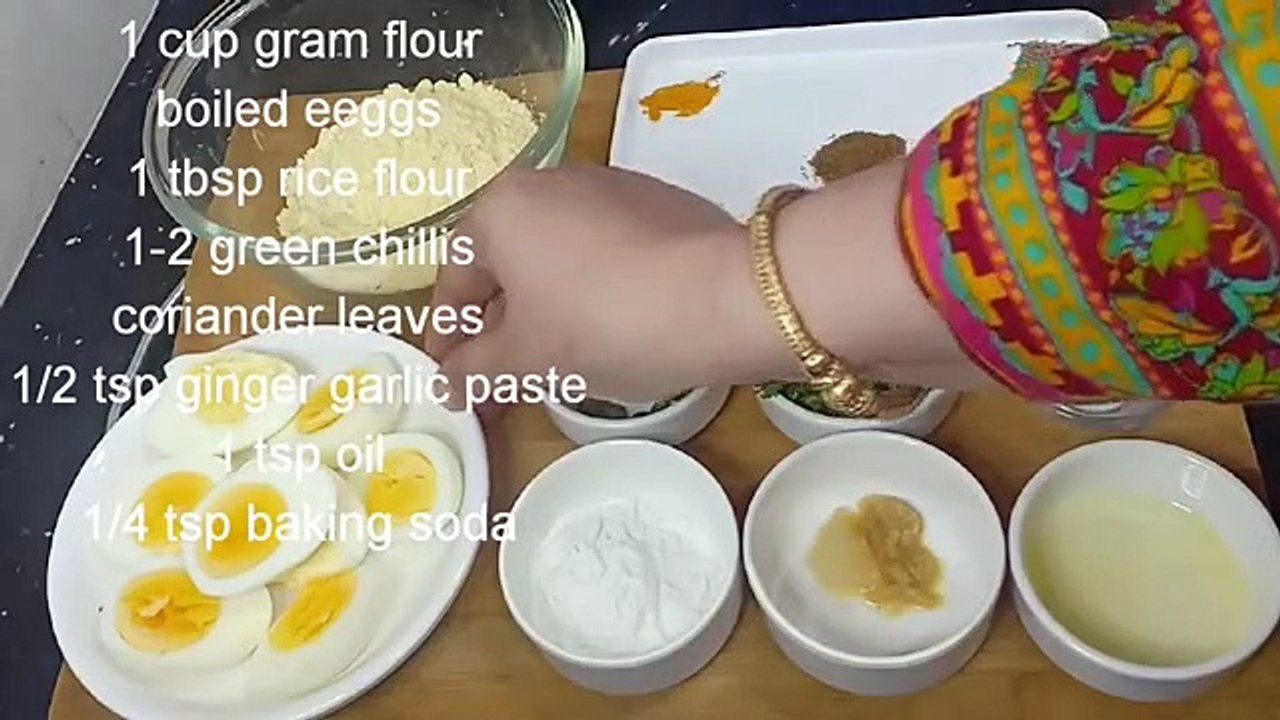 Cooking egg Pakora