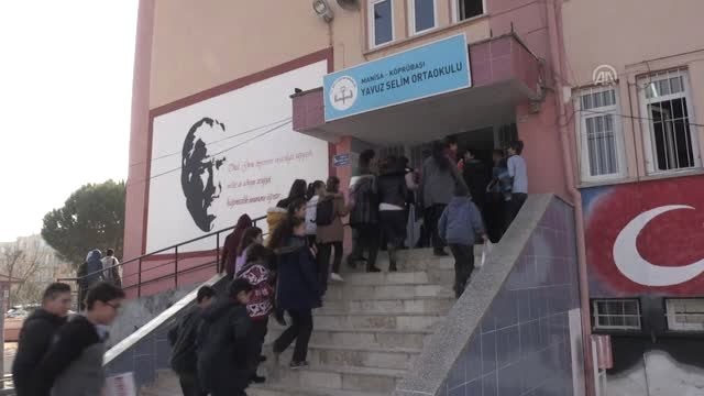 Bodrum Katını Atölyeye Çeviren Öğrenciler Resim Sergisi Açtı