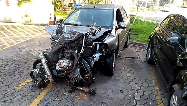 Carros envolvidos em acidente com mortes na Terceira Ponte