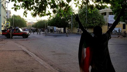 Sudan: i militari non lasciano il potere, la piazza protesta
