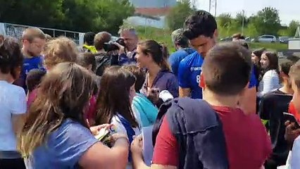 Los Jugadores de la Real Sociedad Firman Autógrafos en Villabona