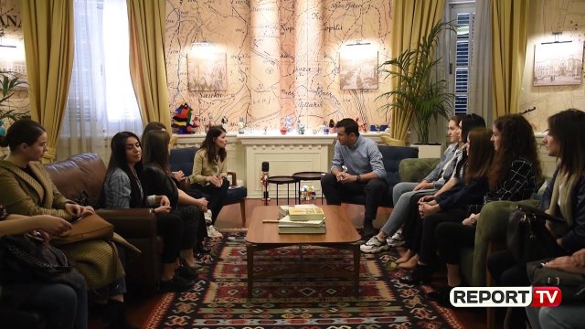 Veliaj: Nëse universitetet nuk e bëjnë Kartën e Studentit, do ta prodhojë bashkia