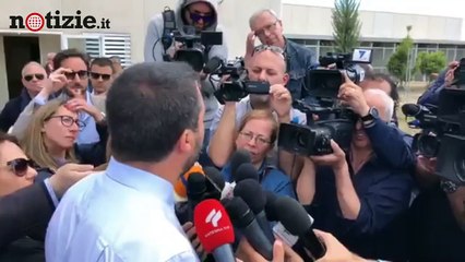 Скачать видео: Salvini attacca le Ong: salvare va bene, ma rispettando le leggi italiane | Notizie.it