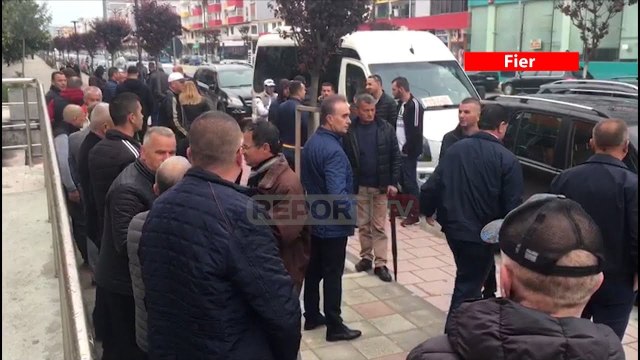Report TV - Protestuesit nga rrethet nisen drejt Tiranës