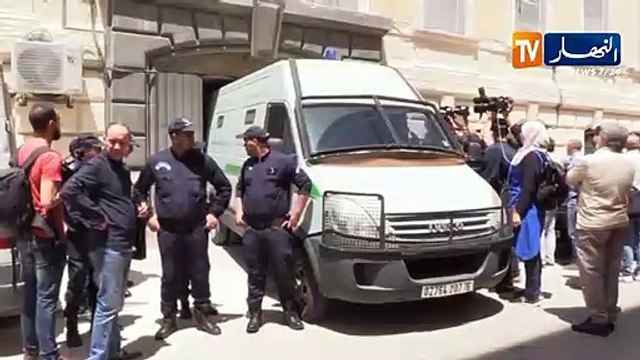 خروج كمال شيخي البوشي من محكمة عبان رمضان