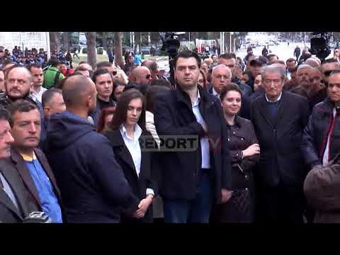 Opozita 3 orë protestë! Tension me policinë tek Kuvendi dhe sulm me bojë Ministrisë së Brendshme