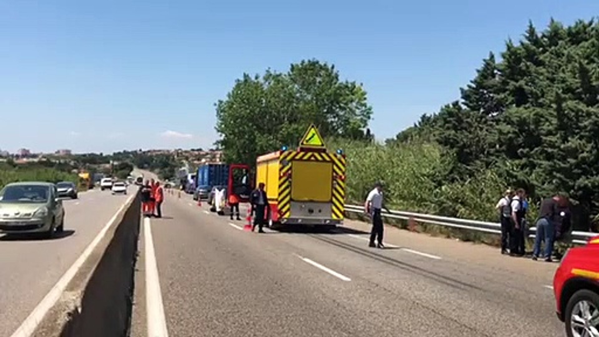 Un mort dans un accident sur la RN 568 entre Martigues et Port de Bouc.  Images F Munoz - Vidéo Dailymotion