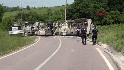Kocaeli Beton Mikseri Devrildi, Sürücü Yaralandı
