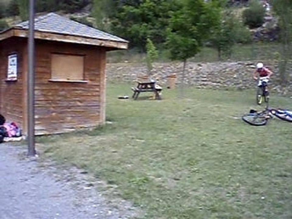 Mika au wather jump(3)