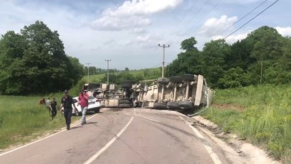 Devrilen Çimento Yüklü Tanker Ulaşımı Aksattı