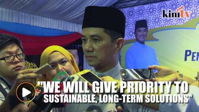Gov't to prioritise long-term solutions for Felda over duit raya, says Azmin