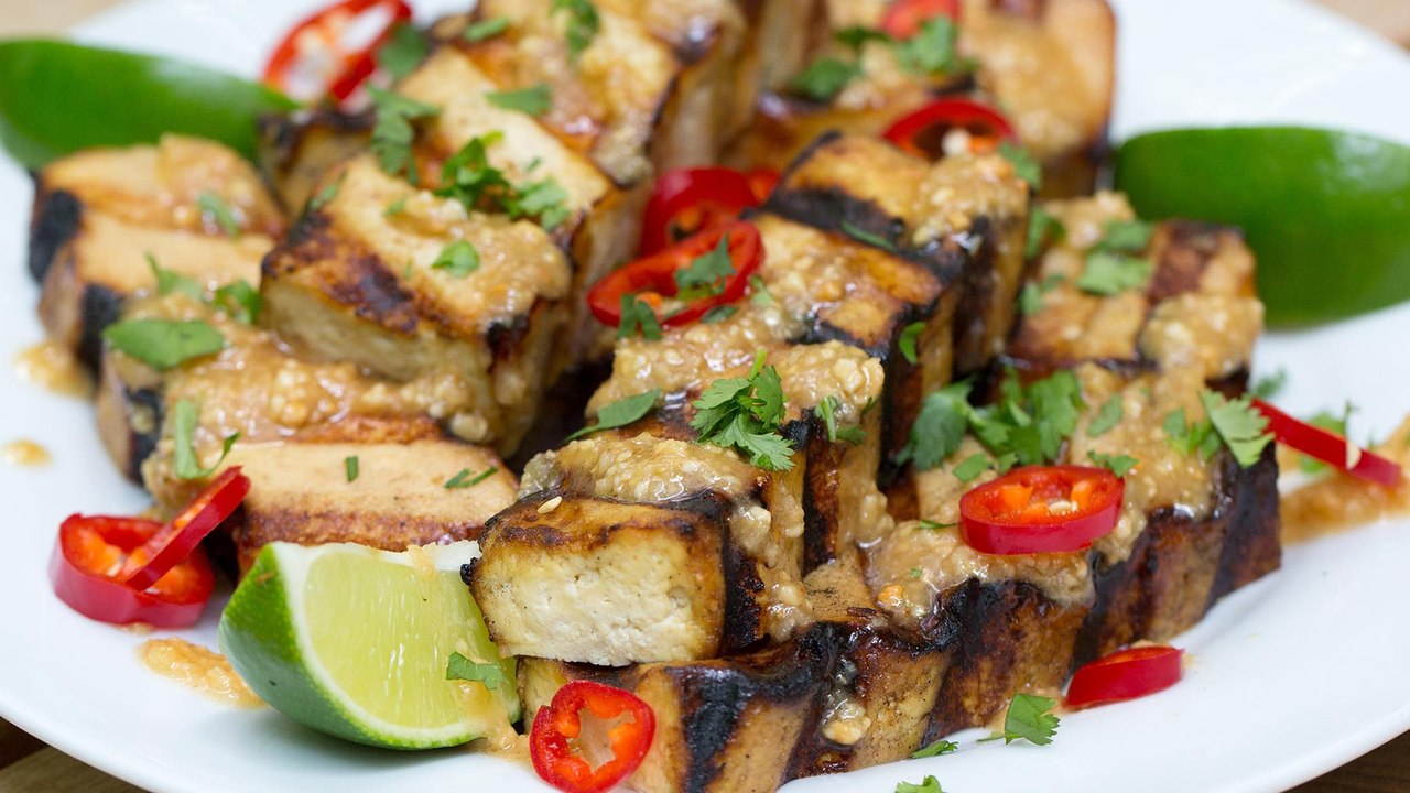 How to Make Grilled Tofu with Thai Peanut Sauce