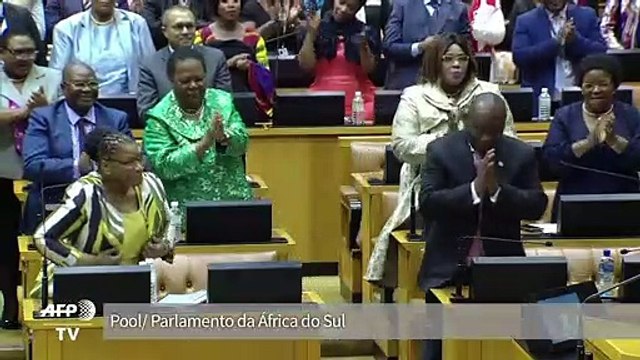 Cyril Ramaphosa é reeleito presidente da África do Sul