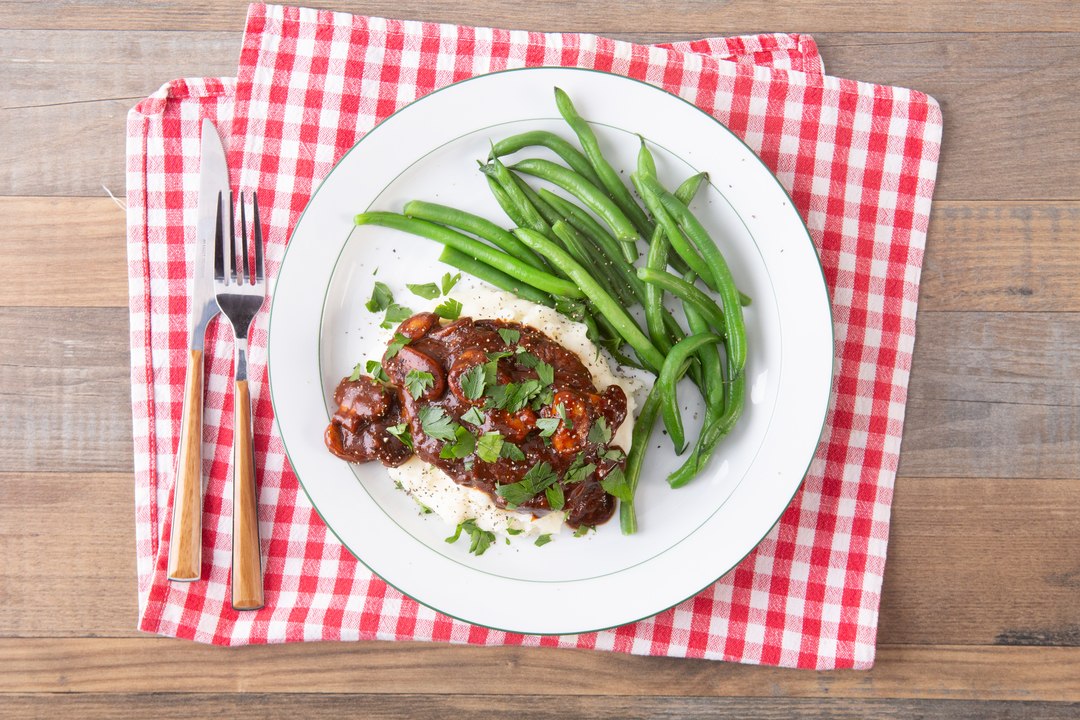 BHG1905P02_SalisburySteak