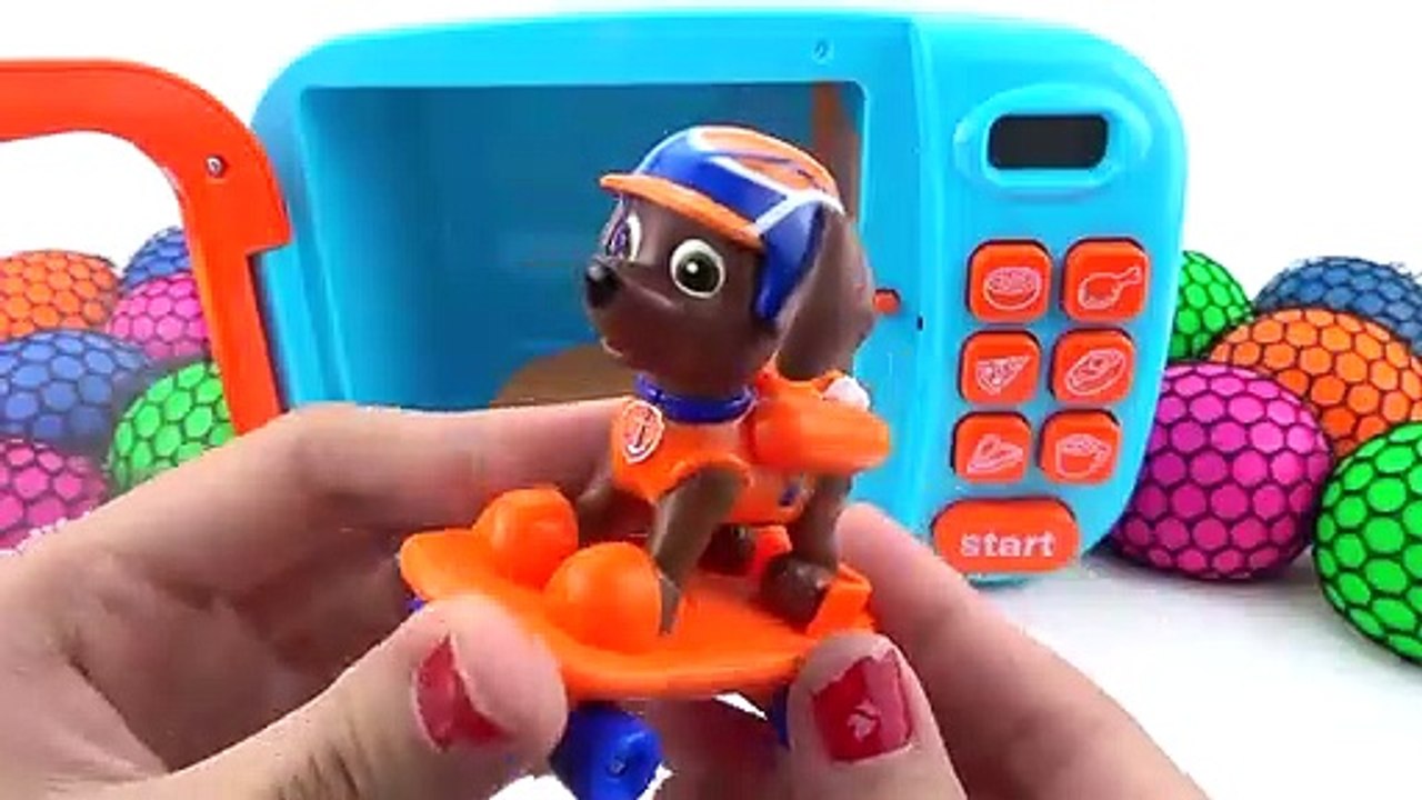 Baa Baa Black Sheep Nursery Rhymes - Learn Colors with Squishy Balls Microwave play for kids