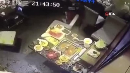 İçine Düşen Çakmak Çorba Kazanını Bomba Gibi Patlattı