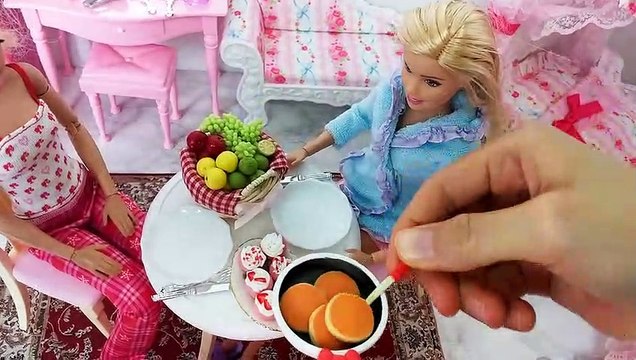 Barbie doll Pink Bedroom Shower Morning Routine دمية باربي دش Barbie Chuveiro Rotina matinal | Karla D.