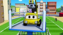 Carl le Camion Transformer et le Match de Football à Car City | Dessin animé pour enfants