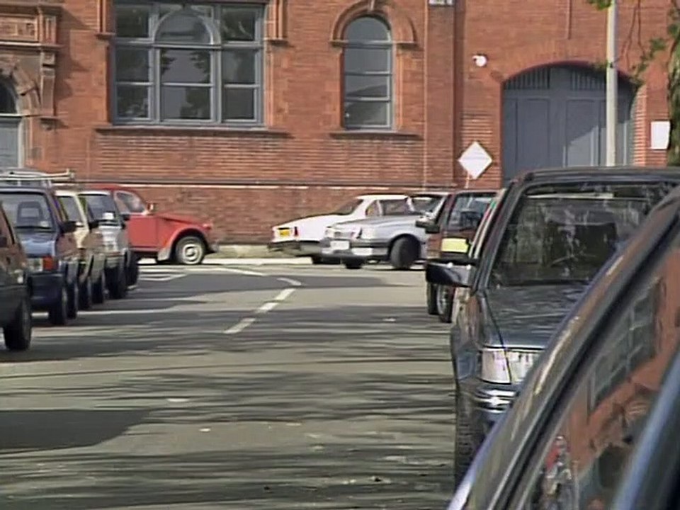 The Bill S04E02 The Three Wise Monkeys