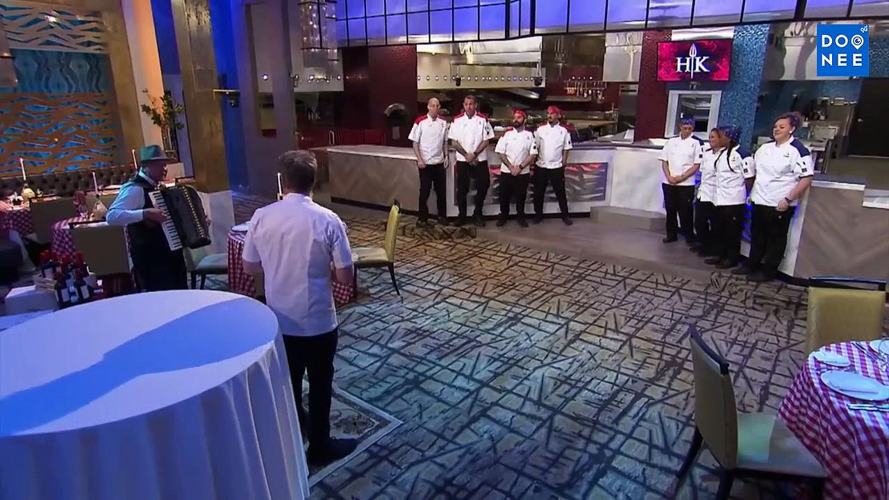 กอร์ดอนพาปิดตาชิมไอศครีมอันแสนอร่อย ในHell's Kitchen ครัวนรก ปี 18 ตอนที่ 10