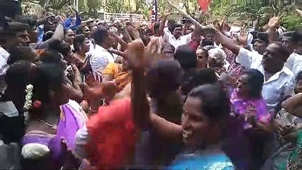 தமிழகத்தில் 36 இடங்களில் திமுக முன்னிலை.. குத்தாட்டம் போட்டு குபீர் கொண்டாட்டத்தில் திமுக!- வீடியோ