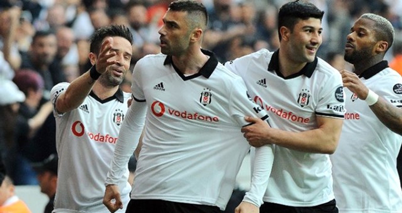 Burak Yılmaz Ayrılığı Sosyal Medyadan Açıkladı: Teşekkürler