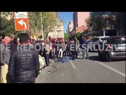 Report TV -Tiranë, sulmohet me thikë e levë kambisti, i marrin 60 mijë $