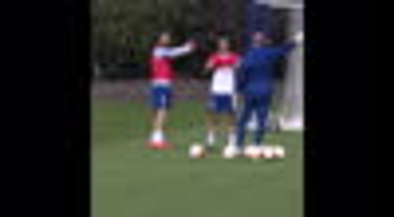Higuain loses cool in Chelsea training