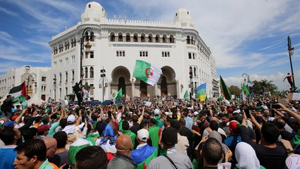 مبادرات سياسية لإخراج الجزائر من حالة الانسداد السياسي