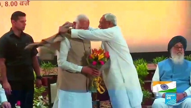 India elections: Modi party takes commanding lead in vote count