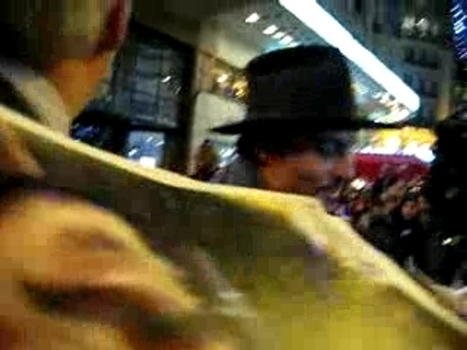 Johnny Depp à la Première de "Sweeney Todd" à Paris