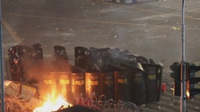 Continúa la tensión en Yakarta tras 7 muertos en disturbios poselectorales