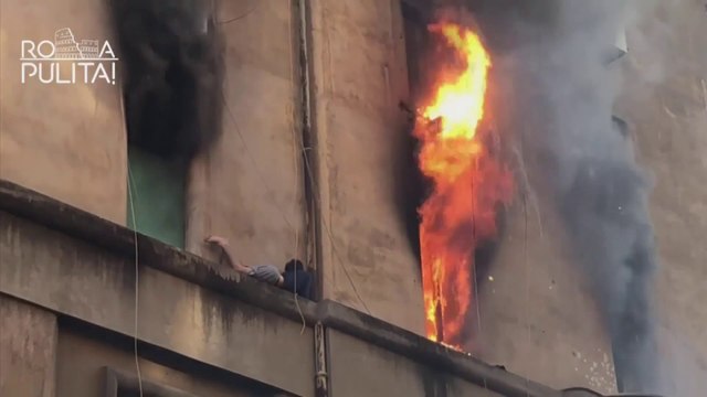 Il se réfugie sur la façade de son immeuble pour échapper à un incendie