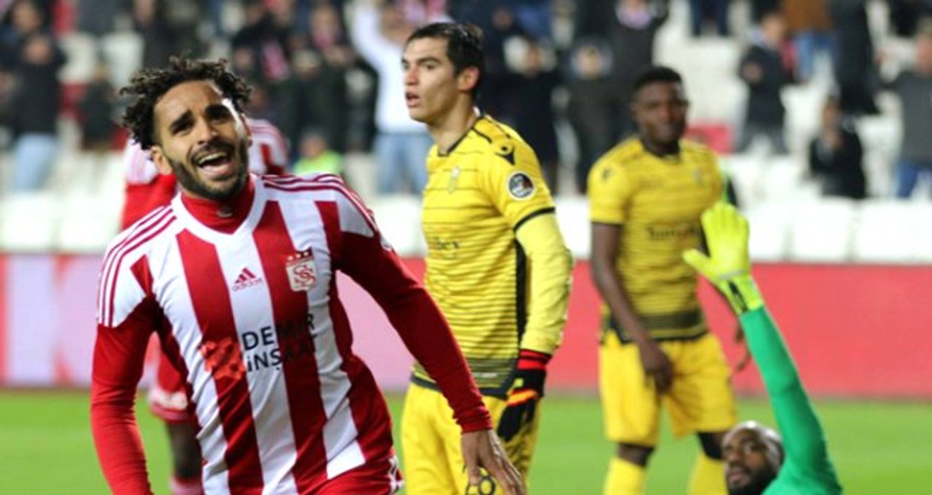 Beşiktaş, Galatasaray'ın da İstediği Douglas'a Kancayı Taktı!