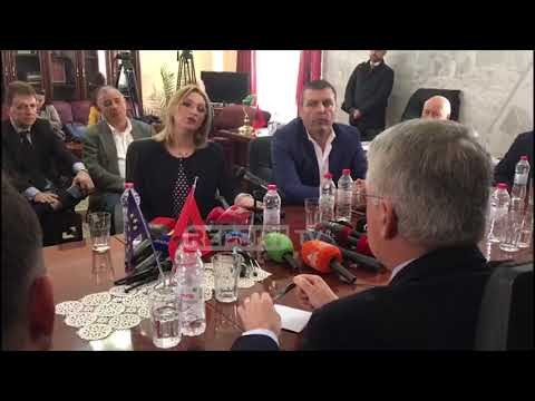 Report TV - Debate për krimet në Shkodër, Ardi Veliu 'injoron' Voltana Ademin