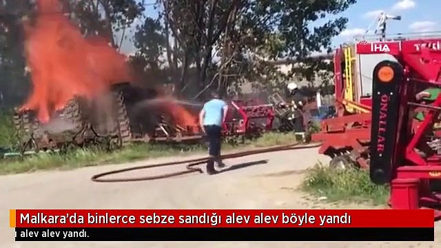Malkara'da binlerce sebze sandığı alev alev böyle yandı