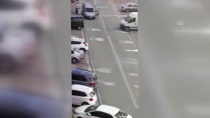 Esenyurt'ta bir kişi, komşusunun kızını hastanelik etti